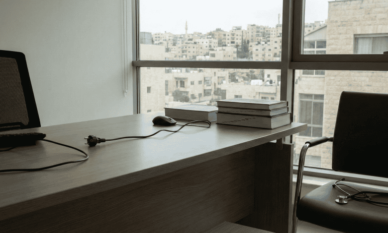 القبض على "صاحب أسبقيات" سرق طبيباً داخل مستشفى بعمّان