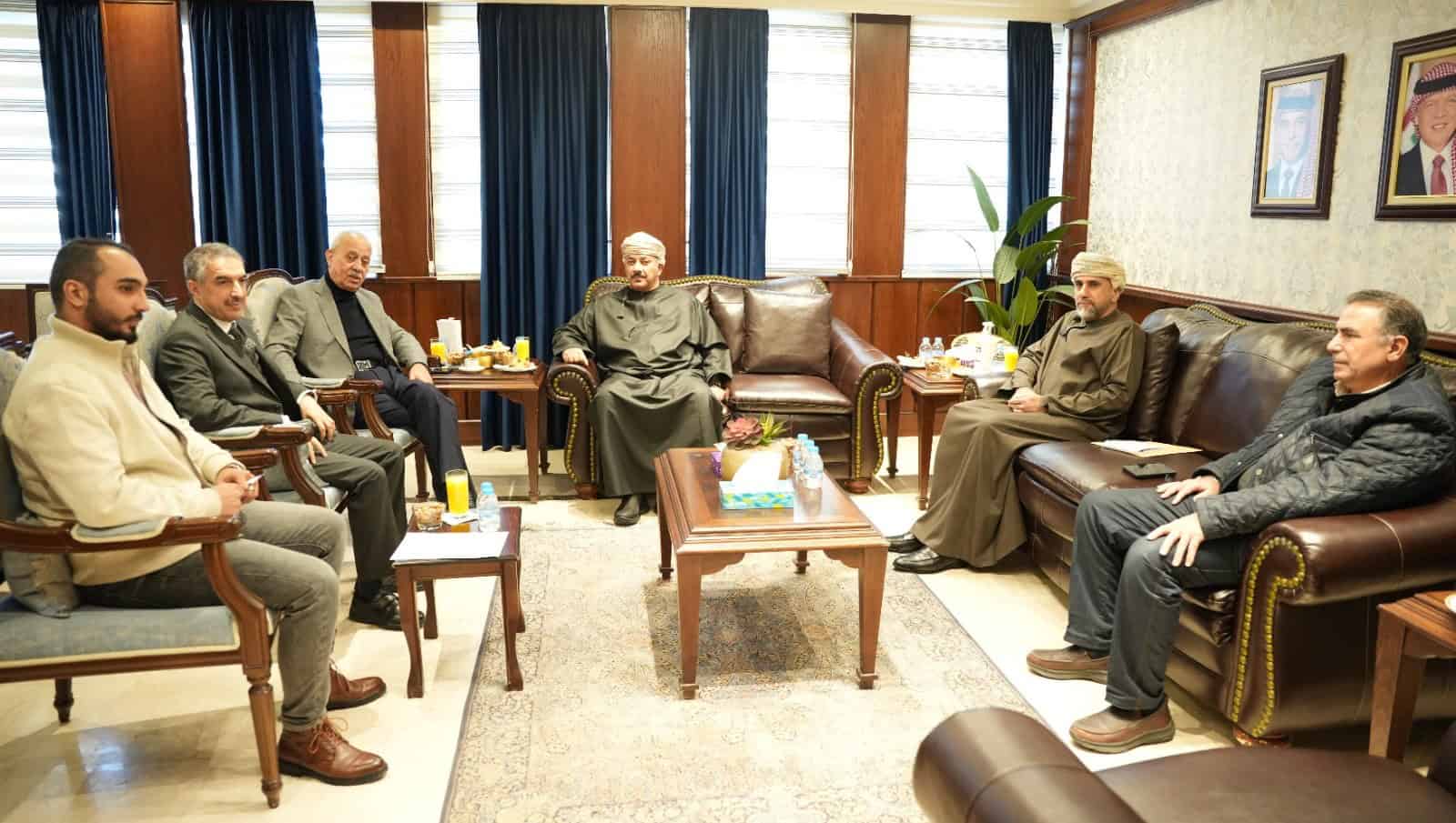 "صناعة عمّان" والسفارة العمانية تبحثان تطوير العلاقات التجارية