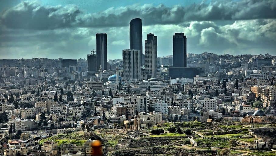 تغيرات جوية منتظرة: منخفض جوي وماطر يؤثر على المملكة بدءاً من الأحد
