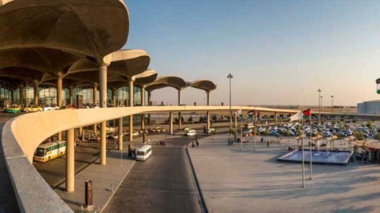 خطوة لتعزيز الاستثمار: الحكومة تقر إنشاء مناطق حرة في مطاري الملكة علياء وعمّان