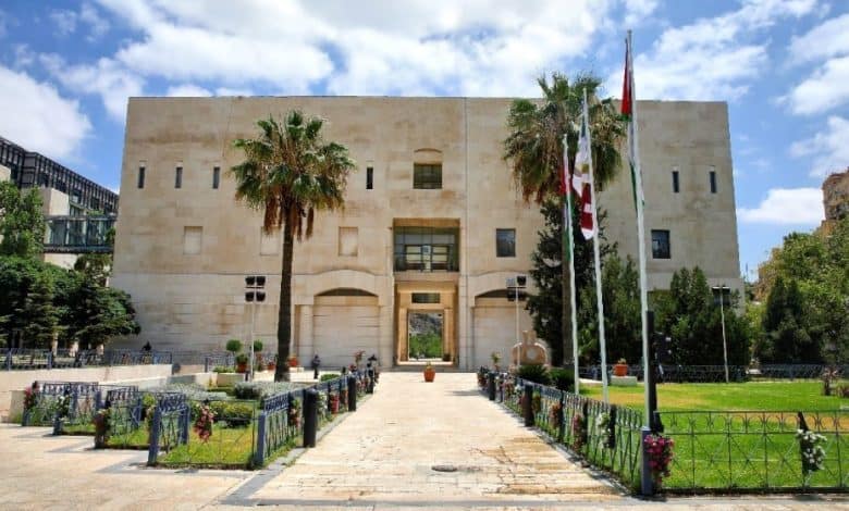 "أمانة عمّان" تقر إعفاءات لرخص المهن وتصادق على اتفاقيات استراتيجية ومنحة أممية