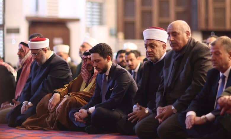أجواء إيمانية في أول جمعة من الشهر الفضيل