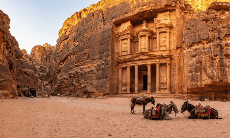 البترا تستعيد ألقها السياحي وتقترب من أرقام "عام المليون" القياسية