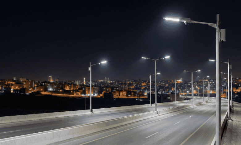 الإضاءة الذكية لممر عمّان التنموي تدخل حيز التنفيذ بـ 1.4 مليون دينار