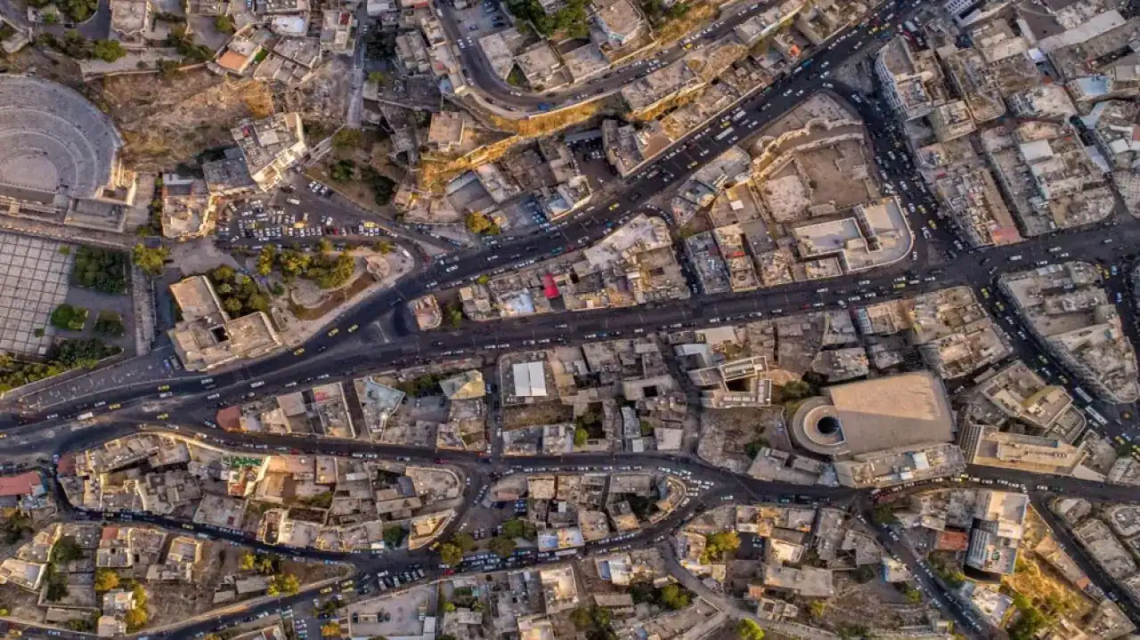 مشاريع المواقف الذكية وتطورات البنية التحتية في عمّان