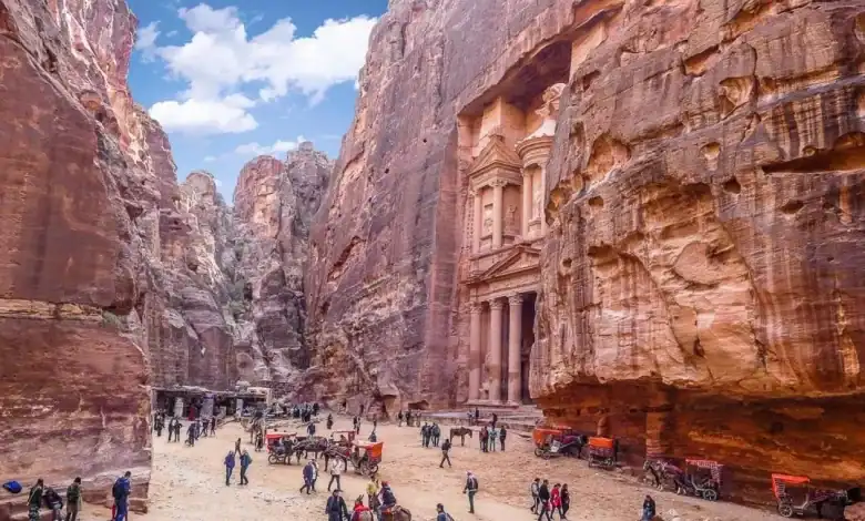 استئناف استقبال السياح في محمية البترا الأثرية منتصف نهار الجمعة