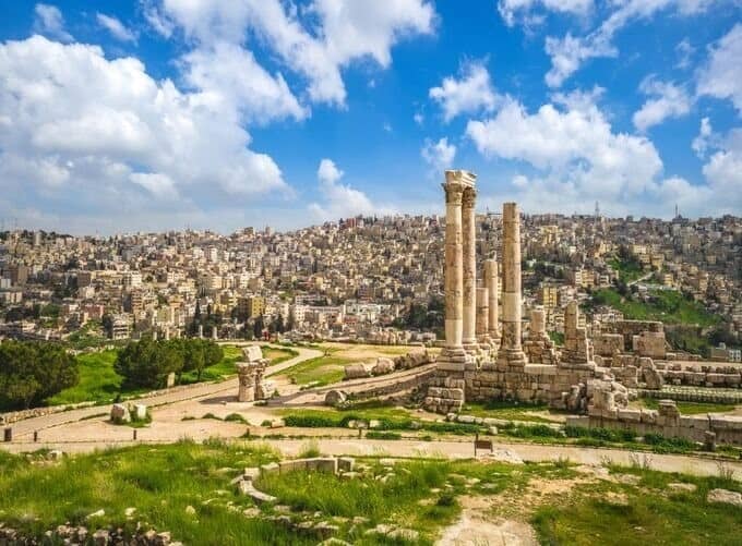 النشرة الجوية الشاملة لـ 4 أيام: تقلبات حرارية وفرص لأمطار متفرقة