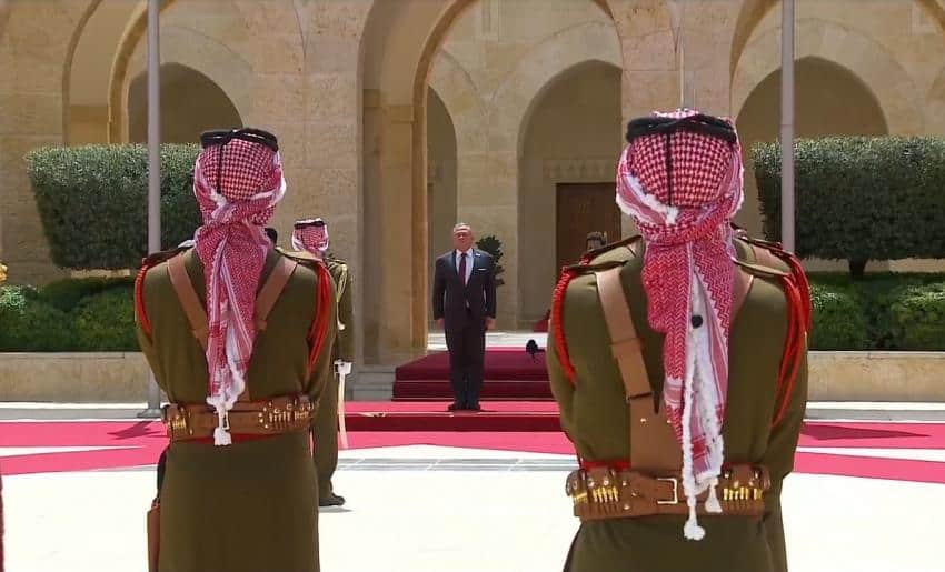 العاهل الأردني يرعى احتفالية رفع الراية بمناسبة اليوم الوطني للعلم