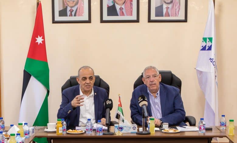 وزير السياحة يبحث آفاق تطوير القطاع مع المستثمرين والمعنيين في العقبة
