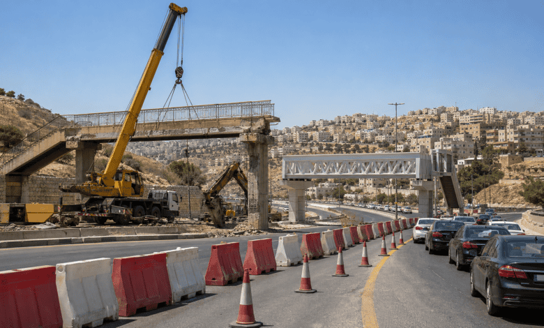 إغلاق طريق عمّان - السلط مؤقتاً لاستبدال جسر مشاة قديم