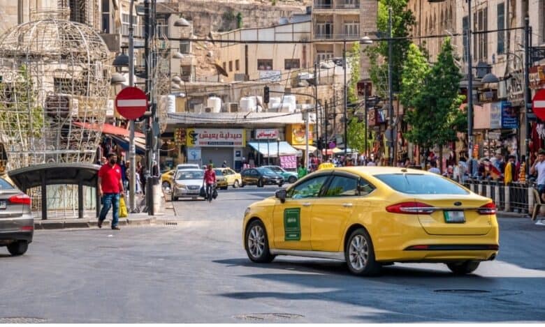 تعديل تعرفة سيارات الأجرة والنقل العام في عمّان ابتداءً من الاثنين المقبل