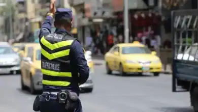 عمل بطولي: شرطي مرور ينقذ شابة من الموت المحقق في عمّان