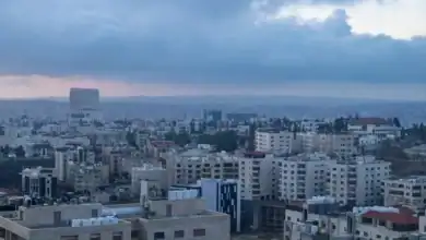 طقس الأردن: انخفاض ملحوظ على درجات الحرارة ورياح نشطة مثيرة للغبار اليوم