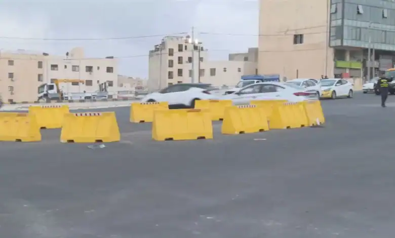 انطلاق أعمال الأرصفة والجزر الوسطية في موقع دوار التطبيقية السبت
