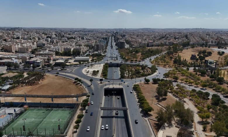 إطلاق مشروع المواقف الذكية في عمّان بالتعاون مع القطاع الخاص