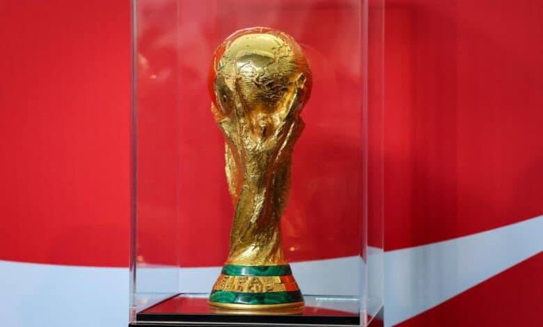 لماذا تحصل المنتخبات الفائزة بكأس العالم على نسخة مقلدة؟