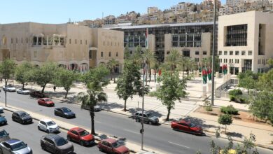 أمانة عمّان: حجز المواقف العامة أمام المحال التجارية مخالفة تستوجب المحاسبة