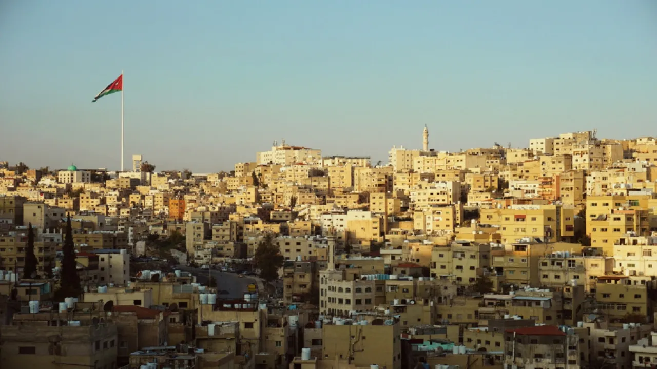 درجات حرارة مرتفعة في عمان وطقس حار يسيطر لعدة أيام