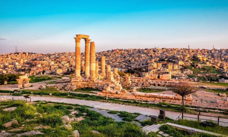 طقس صيفي معتدل في أغلب المناطق وأجواء حارة في الأغوار والعقبة
