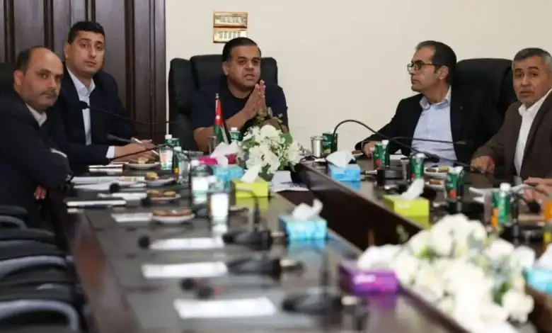 مباحثات لتعزيز التعاون بين مهرجان جرش وجمعية وكلاء السياحة والسفر
