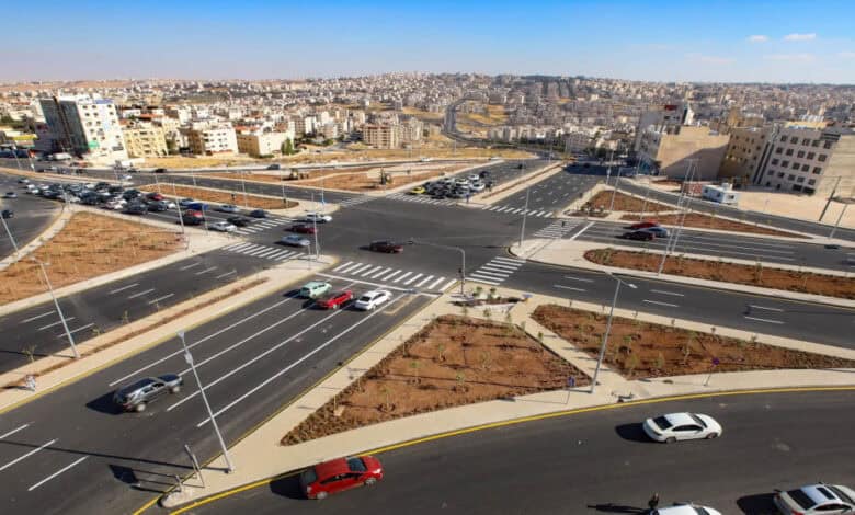 أمانة عمّان تباشر تشغيل الإشارات الضوئية عند تقاطع "التطبيقية" في شفا بدران