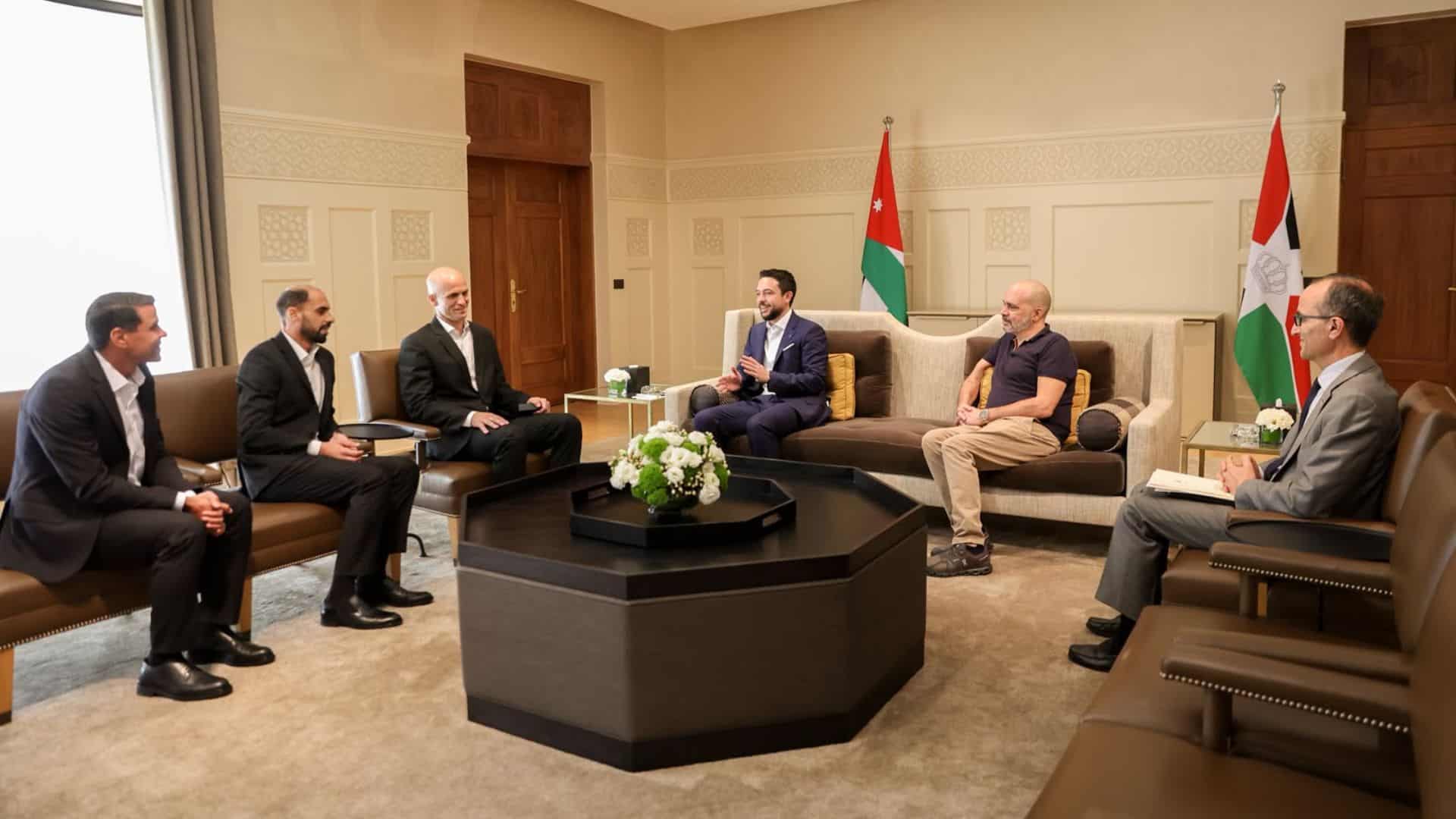 نائب الملك يستقبل طاقم التحكيم الأردني المشارك في مونديال 2026