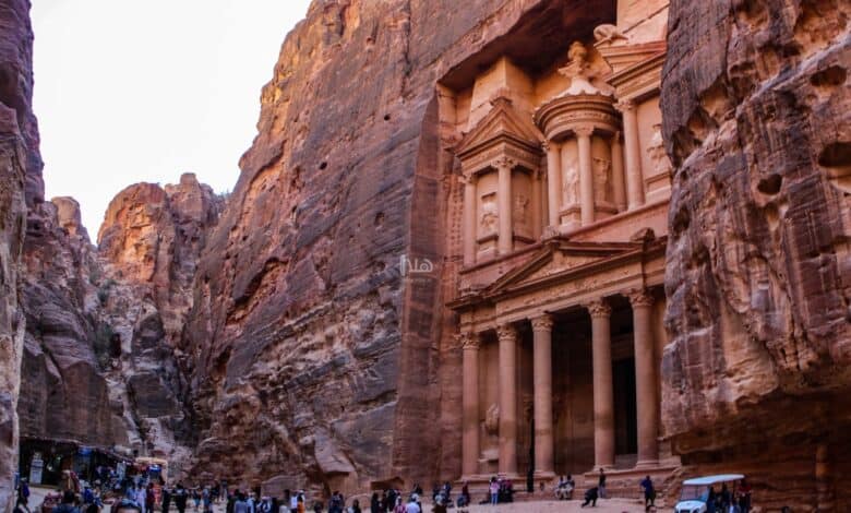 تحويلات العاملين وعائدات السياحة في الأردن خلال 2026