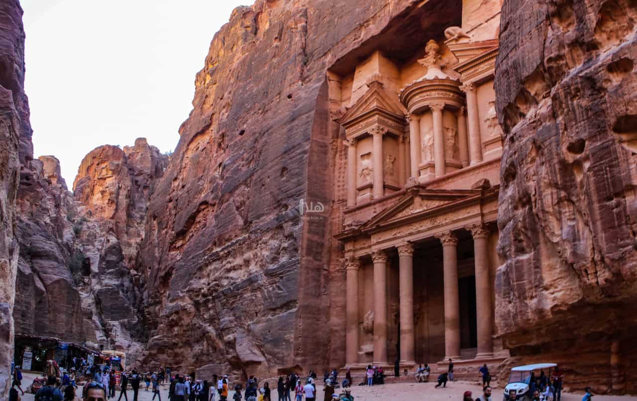 تحويلات العاملين وعائدات السياحة في الأردن خلال 2026