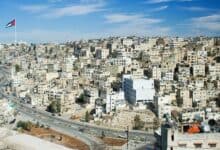 سماء غائمة فوق مناطق أردنية مع طقس معتدل الحرارة وتحذير من الغبار في البادية