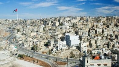 سماء غائمة فوق مناطق أردنية مع طقس معتدل الحرارة وتحذير من الغبار في البادية