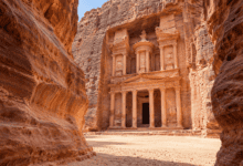 موقع البترا الأثري أحد المواقع السياحية البارزة التي تحدث عنها خبراء القطاع السياحي في الأردن