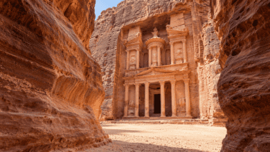 موقع البترا الأثري أحد المواقع السياحية البارزة التي تحدث عنها خبراء القطاع السياحي في الأردن