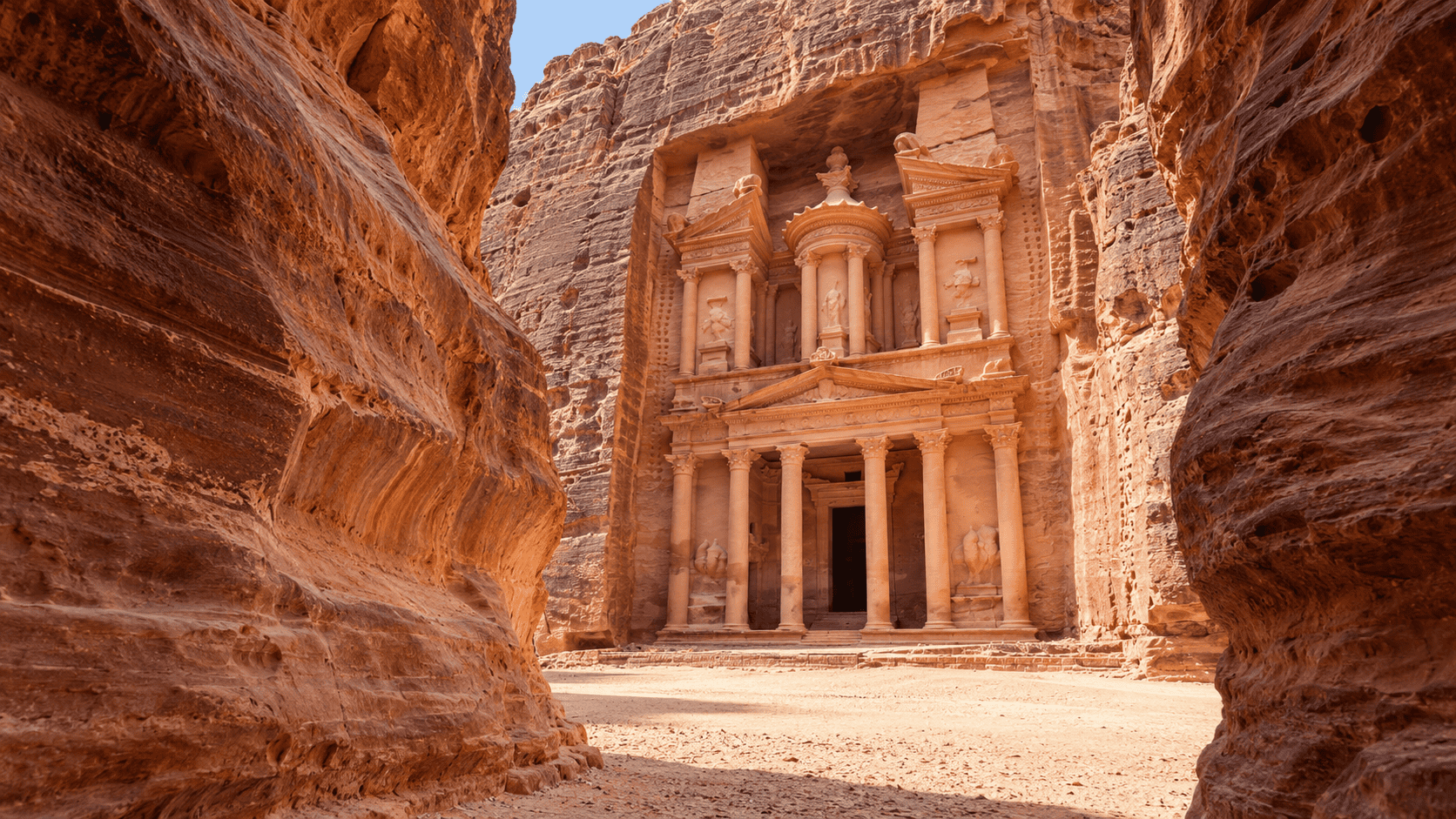 موقع البترا الأثري أحد المواقع السياحية البارزة التي تحدث عنها خبراء القطاع السياحي في الأردن