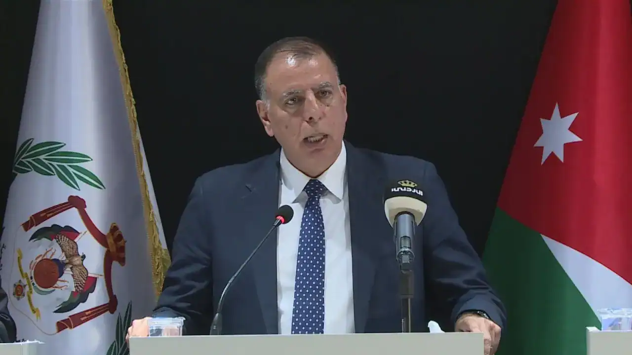 وزير الداخلية مازن الفراية خلال مؤتمر صحفي عن إلقاء القبض على منفذي عملية الكرك
