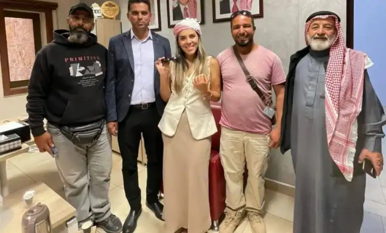 الأردن أمانة أهل البترا تتألق أكثر من الذهب... سائحة تسترد قرطها المفقود وتبعث رسالة شكر مؤثرة