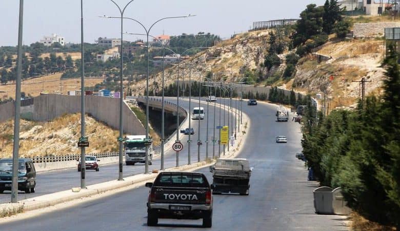 تحويلات مرورية مؤقتة على طريق عمّان–السلط الليلة وحتى صباح الجمعة