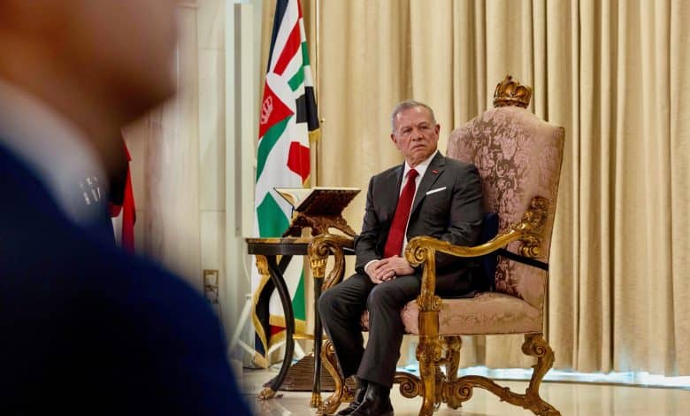 الملك يتابع ردّي مجلسي الأعيان والنواب على خطاب العرش